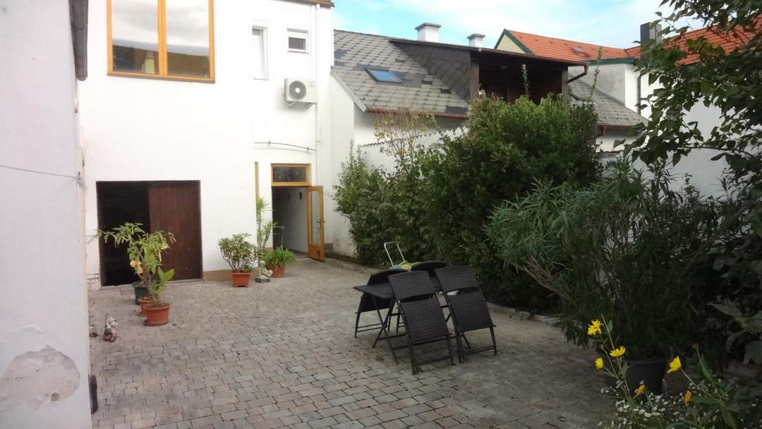 Arbeiten und wohnen in einen Haus mit Halle in ruhiger Wohnlage in Rust am See !