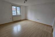 Günstige, geförderte 2 Zimmerwohnung - komplett saniert!