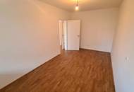 2-Zimmer-Gartenwohnung mit Küche und großzügigen Terrassen-Gartenbereich.
