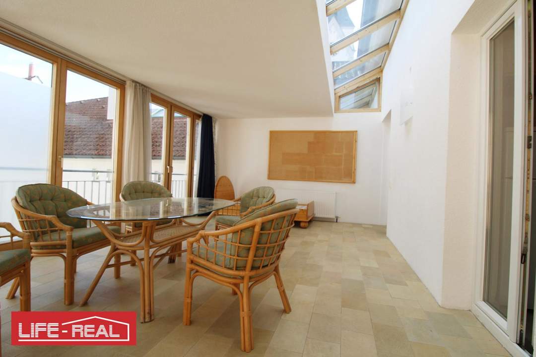 Vielseitige Büro-, Praxis- oder Wohnfläche mit Wintergarten in Bestlage von Bad Zell