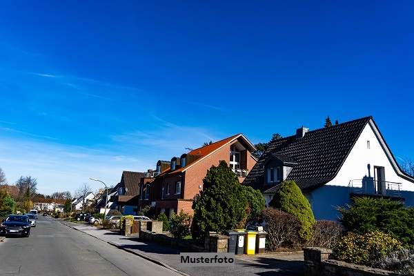 Wohnhaus mit Einliegerwohnung, Atelierbereich und 2-geschossigem Zubau (Bj. 1965, erweitert)