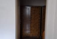 Sanierungsbedürftiges Einfamilienhaus mit diversen Nebenräumen!