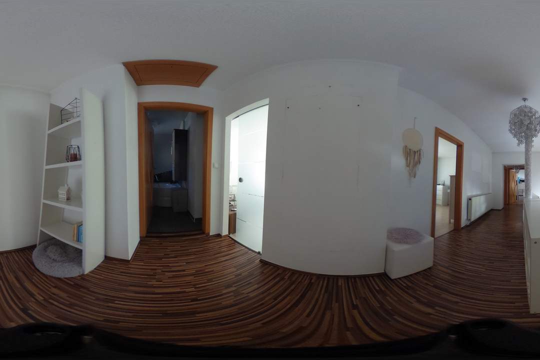 Einfamilienhaus mit Garage & Wintergarten in Ortsrandlage