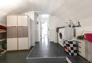 ENTZÜCKENDES KLEINFAMILIENHAUS MIT WEINKELLER / SCHÖNER GARTEN MIT TERRASSE, GRILLHÜTTE UND SCHUPFEN / VIEL POTENZIAL / RUHIGE SIEDLUNGSLAGE