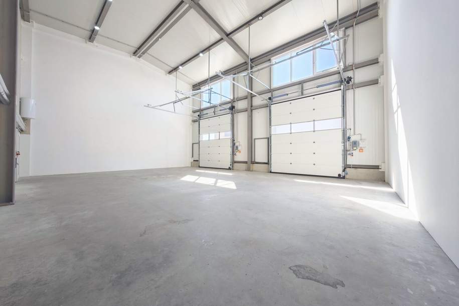 Produktionsfläche mit Büro | ebenerdige Einfahrt durch zwei Sektionaltore | Parkplätze & Luftwärmepumpe, Gewerbeobjekt-miete, 2.400,00,€, 3430 Tulln