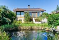 Sonnig wohnen, naturverbunden leben: Traumgarten, Schwimmteich, PV-Anlage