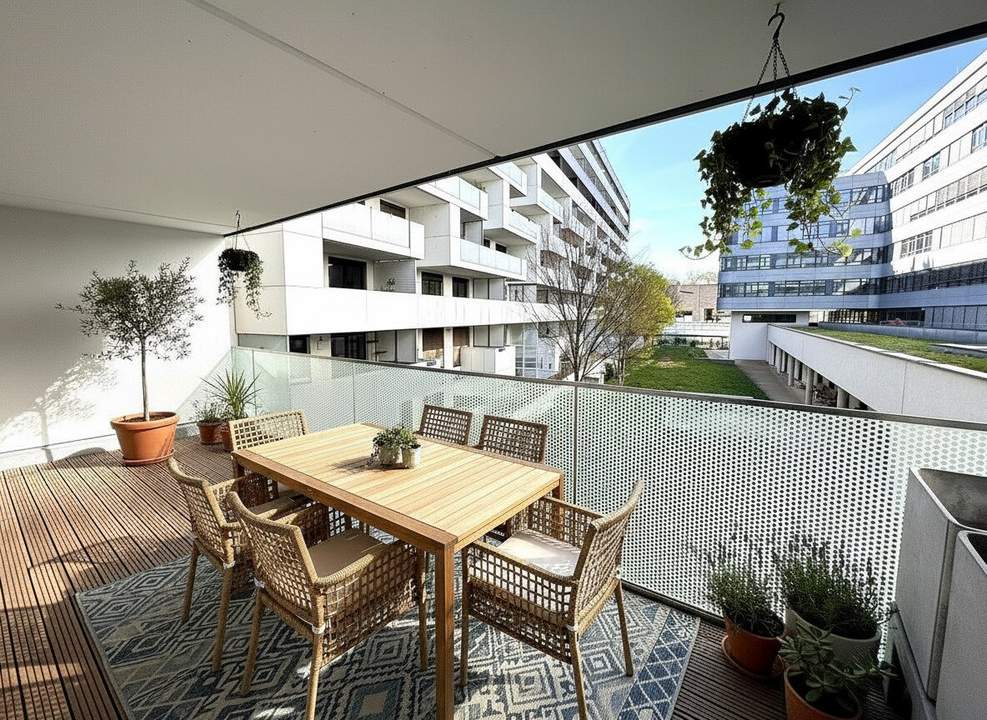 SCHÖNBRUNN VOR DER HAUSTÜRE - RUHIGE 3-ZIMMER-WOHNUNG MIT GARAGE UND SONNENBALKON