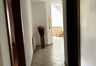 SOLIDES, LEISTBARES WOHNHAUS MIT CARPORT UND LAUBE IN BEGEHRTER, NATURNAHER WOHNLAGE DIREKT AM WASSER IN TRAUMHAFTER AUSSICHTSLAGE AN DER KREMS