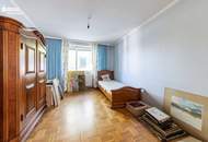 Platz trifft Potenzial – Wohnhaus mit Innenhof und Doppelgarage