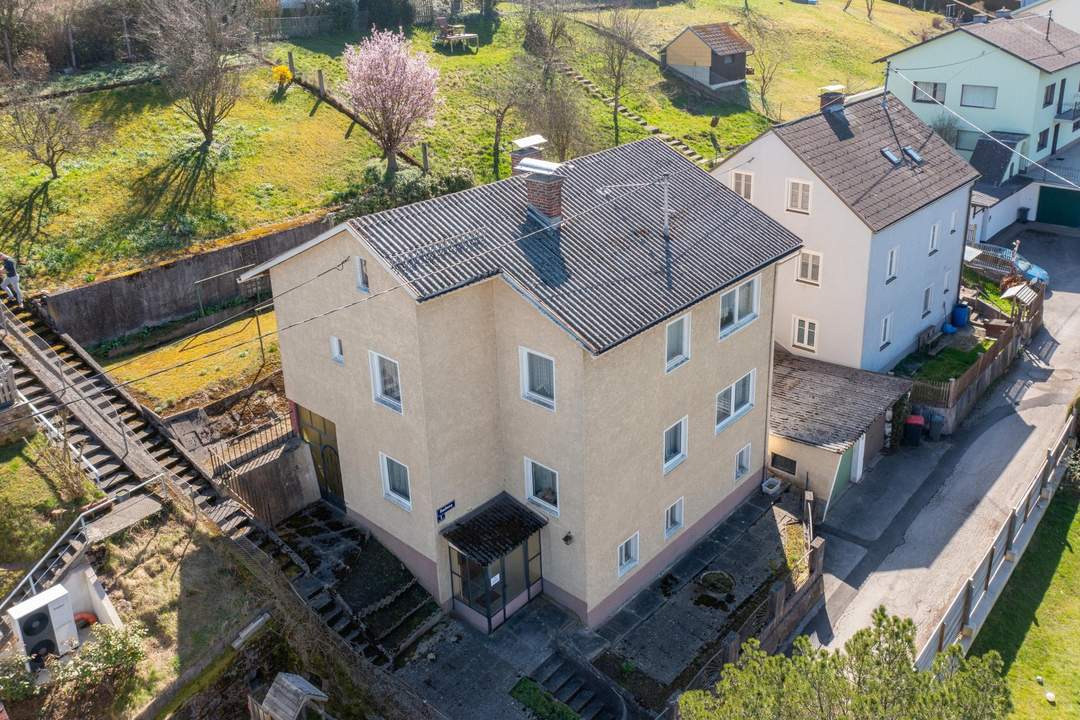 Sanierungsbedürftiges Einfamilienhaus mit Garten, Terrasse und Garage in TOP LAGE!