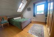 Mehrfamilienhaus mit Atelier, großem Grundstück und Fernblick ins Piestingtal