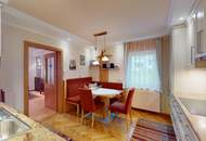 Großes Familienhaus mit Pool, 4 Garagen und extra Baugrundstück.