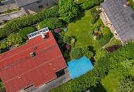 Zwei Einfamilienhäuser auf großzügigem Grundstück in sonniger Lage