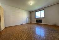 RENOVIERUNGSBEDÜRFTIG MIT OST- UND WESTBALKON UND IDEALER RAUMAUFTEILUNG