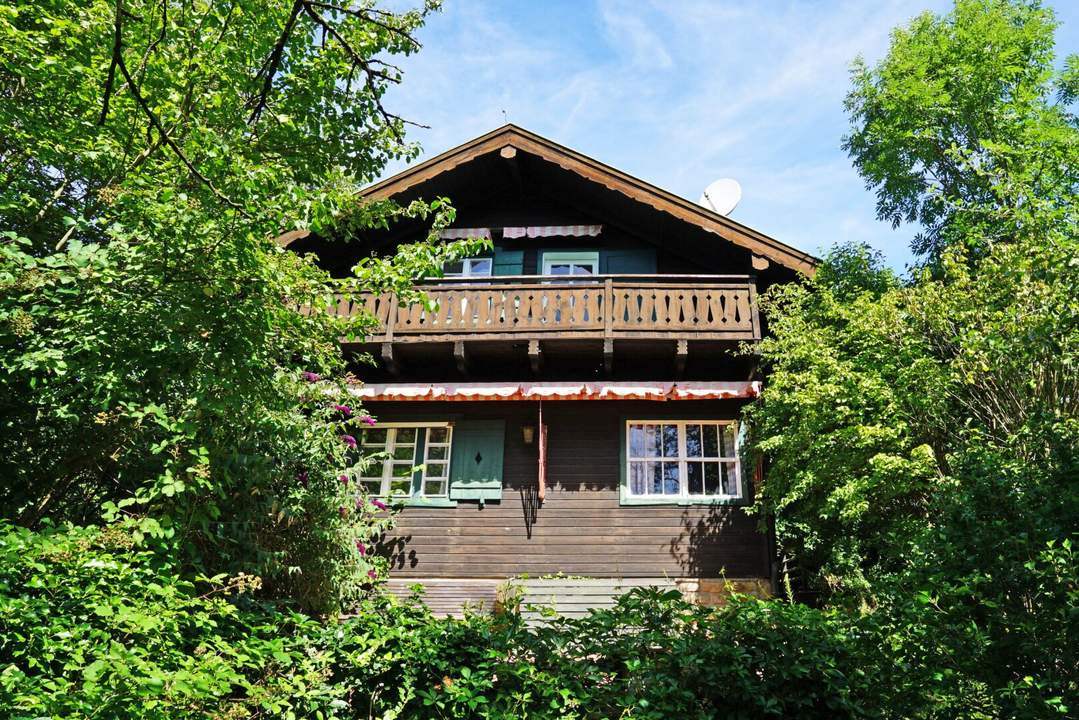 Uriges Holz-Wohnhaus auf großem, teilbaren Grund in Gablitz Hochbuch