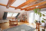 Großzügiges Ein-/Zweifamilienhaus mit ausgebautem Dachgeschoss, zwei Garagen und Garten in Paudorf
