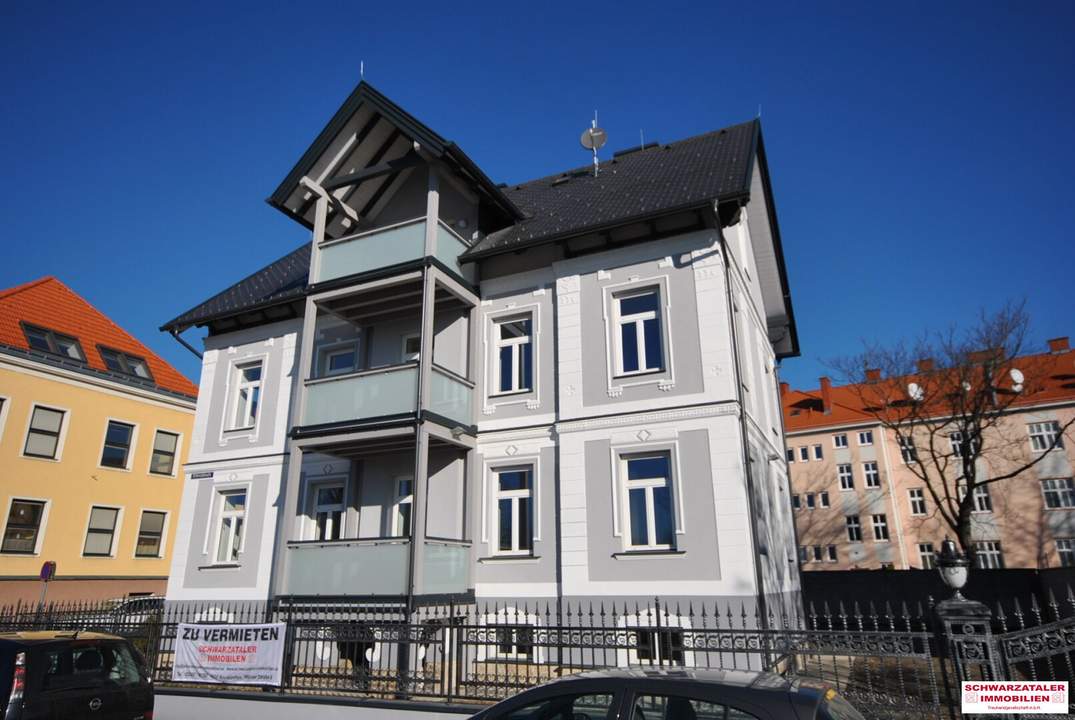 Wunderschöne Dachgeschosswohnung mit Balkon in Neunkirchen zu mieten!