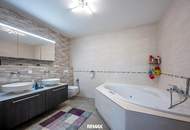 WOHNEN MIT STIL | KOMFORT | LUXUS UND SWIMMINGPOOL in Grünruhelage.