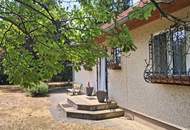 ''Komfortabel ausgestatteter Bungalow mit parkähnlichem Garten''