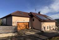 Wohnhaus mit 2 Einheiten, großer 2-stöckiger Garage und gemütlichem Garten