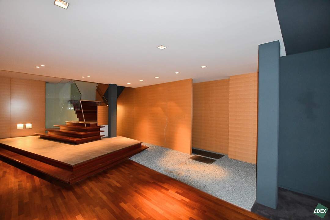 Große Geschäftsfläche mit Seminarraum in Nußdorf