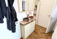 Die Gelegenheit! Entzückende Altbauwohnung mit hofseitiger Terrasse bzw. Garten + Saniertes Altbauhaus mit großem Innenhof + Beste Infrastrukur und Anbindung! Jetzt zugreifen!