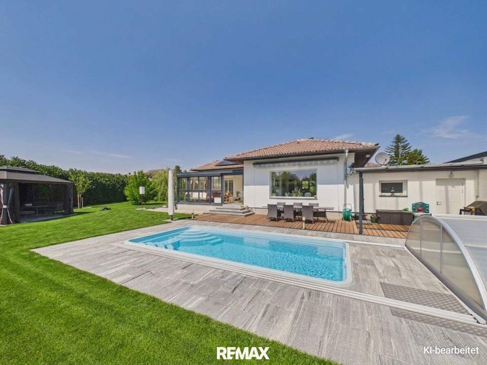 Moderner Bungalow mit Pool, Garage und Traumgarten – Wohnen auf einer Ebene
