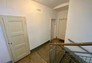 2 Zimmer-Wohnung ZUM SANIEREN, BLICK ins GRÜNE!