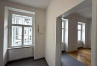 Kleine Wohnung mit Blick in den Innenhof // Tiny Apartment with view in the inner court yard //