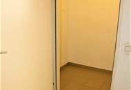 TERRASSENHIT, UNBEFRISTET, 86 m2 Altbau mit 30 m2 Freifläche, 3 Zimmer, Komplettküche, Wannenbad, Parketten, Hofruhelage