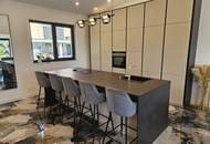 MODERN LIVING - Neuwertige Doppelhaushälfte mit 2 Terrassen und Doppelcarport in ruhiger Aussichtslage