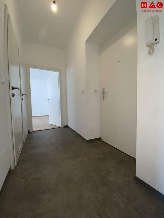 Urbane Lebensqualität trifft auf hervorragende Infrastruktur! Moderne Stadtwohnung mit flexiblem Raumkonzept und praktischem Abstellraum! Nach abgeschlossener Sanierung sofort beziehbar!
