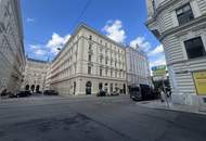 UNBEFRISTET - Repräsentative 9-Zimmer Altbauwohnung mit Balkon und Blick auf das Rathaus – ca. 293 m² in bester Innenstadtlage - auch ideal als Büronutzung