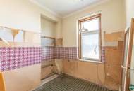 Sanierungsbedürftige Wohnung in wunderschönem Gründerzeithaus nähe U3