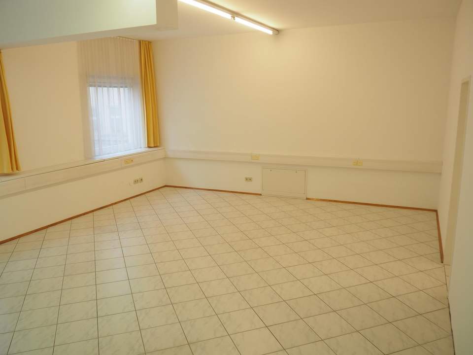 Büro-Räumlichkeiten direkt neben "U1-Station- Altes Landgut"| Miete inklusive Heizung!