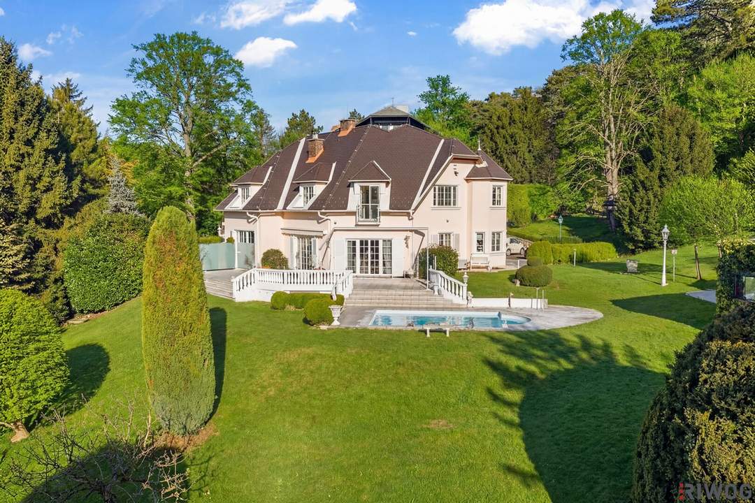 Private Estate Villa mit Fernblick | Privatwald | Virtual Tour | 4.200m2 Garten | 25 min. in den 1. Bezirk | Pool & Sauna