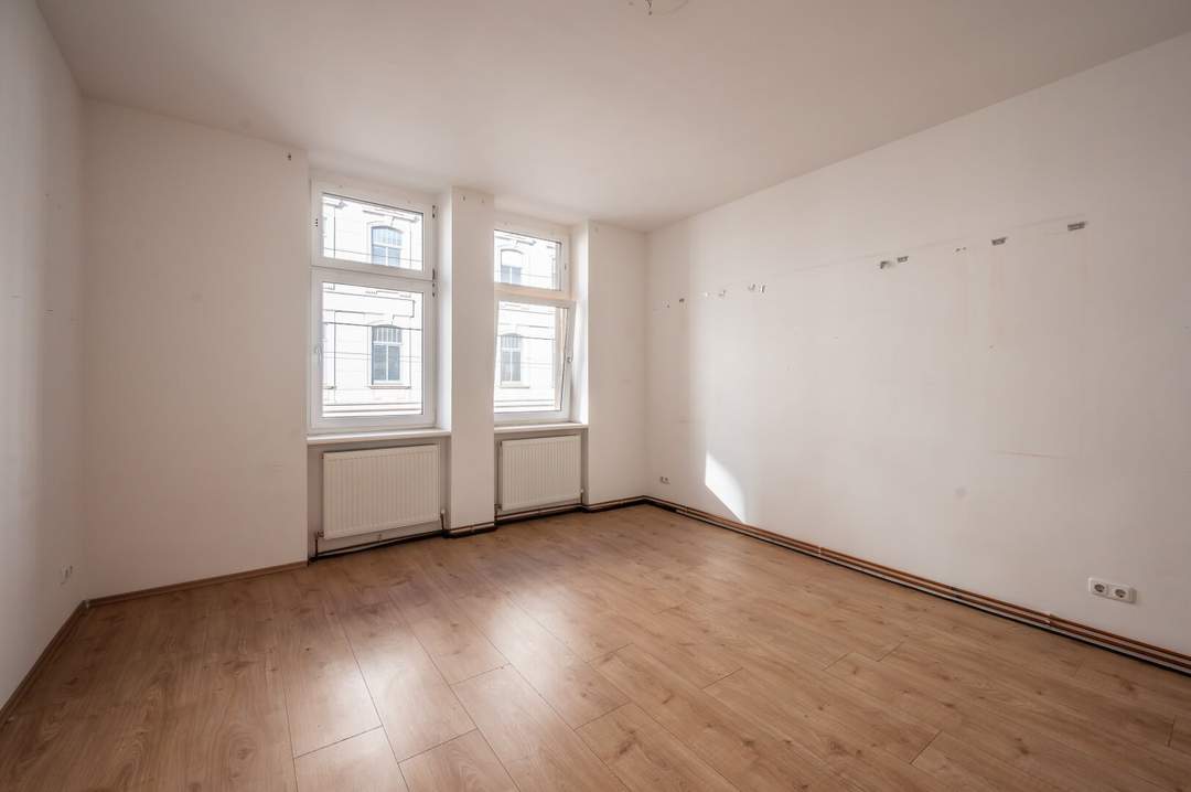 +++NEU+++ Sanierungsbedürftige 2-Zimmer Altbau-Wohnung