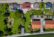 Viel Platz in beliebter Wohngegend, der Attersee nicht weit und riesiger Traumgarten!