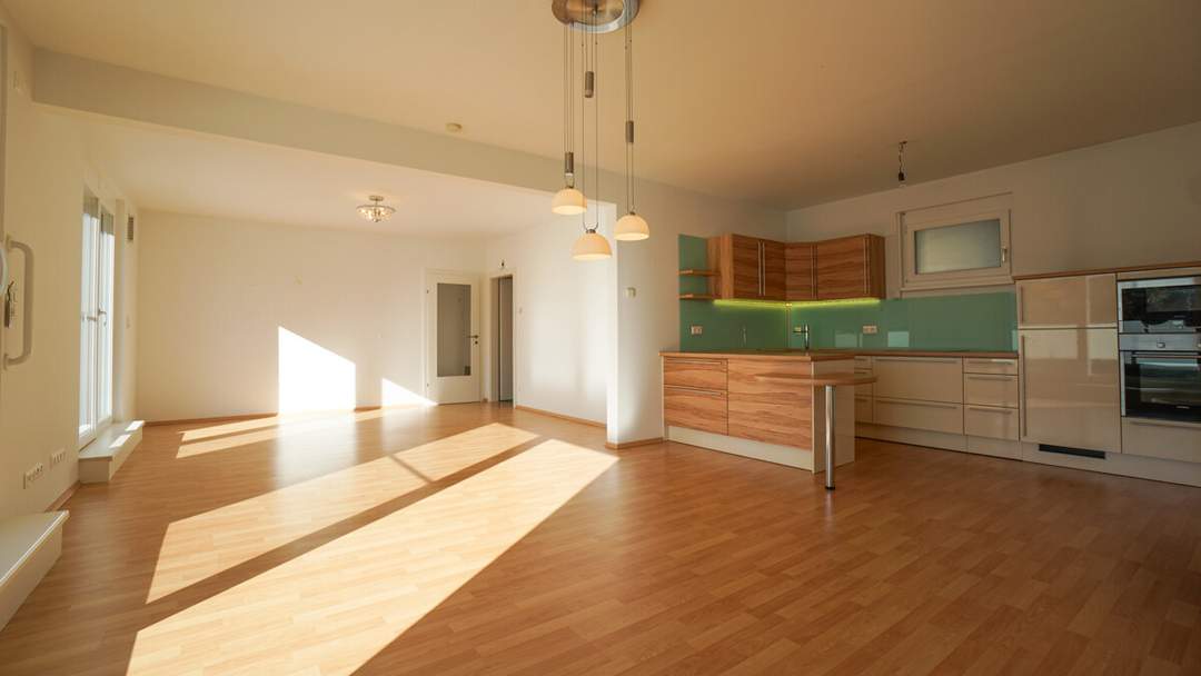 Sonnige 4 Zimmer-Penthousewohnung mit großer Terrasse!