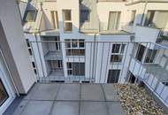 Helle 2-Zimmer-Dachgeschosswohnung mit Terrasse - in der Koloniestraße