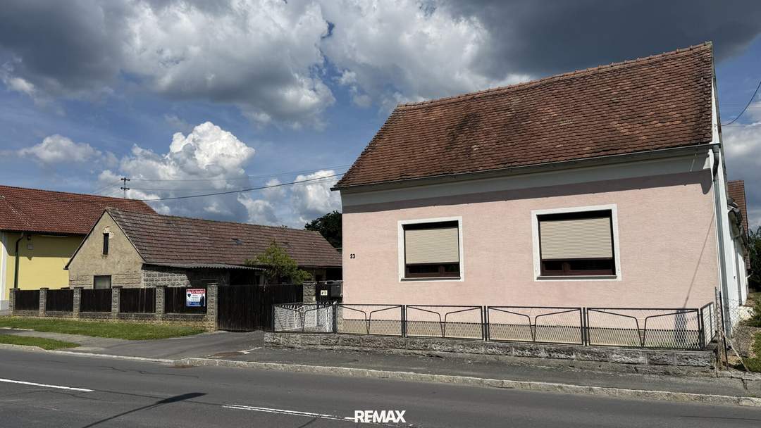 Bauernhaus mit Nebengebäude im Pinkatal