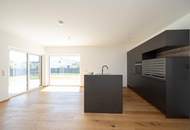 142 m² WOHNFLÄCHE – NEUWERTIG – SOFORT VERFÜGBAR! Luxuriöses Wohnen über zwei Etagen mit Designerküche, Garten und Carport in grüner Ruhelage!
