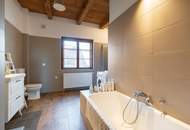 "Zauberhafter Dreikanthof mit großem Gartenparadies bei Tulln"