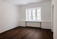 Charmante 5-Zimmer Wohnung mit Garten, auch als repräsentatives Büro nutzbar