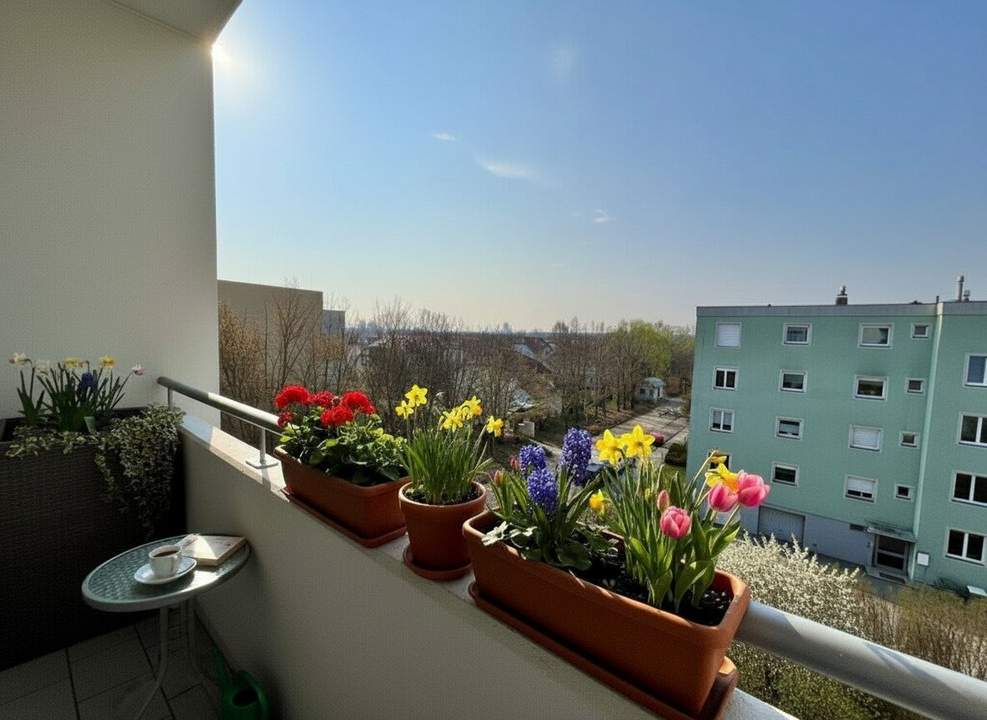 Wohnen im Grünen und bestens angebunden an Wien | GRÜNBLICK in den ruhigen Innenhof | Süd-West-Loggia | inkl. Stellplatz