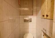 ++NEU++ Renovierungsbedürftige 4-Zimmer Altbauwohnung im Erdgeschoss!