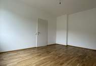 Wohnen im Einklang mit der Natur: modernisierte 2-Zimmer-Wohnung in Grünburg mit durchdachter Raumaufteilung und hochwertiger Bodensanierung! Entdecken Sie das volle Potential dieser Wohnung mit KI-gestützter Visualisierung!