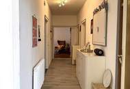 Entzückender Bungalow mit 2 Garagen