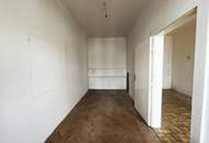 Bandgasse / Sanierungsbedürftige 2 Zimmer Wohnung Dachgeschoß / Charmanter Altbau