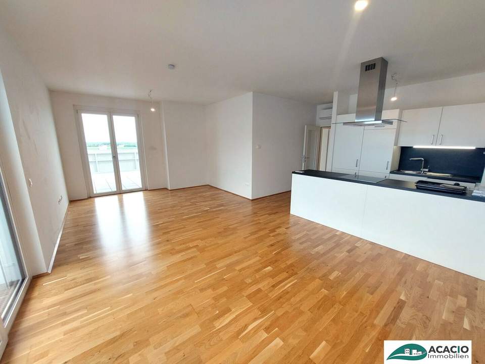 geräumige 4-Zimmer Dachgeschoßwohnung mit zwei großen Terrassen zum Wohlfühlen! Leben im Grünen, aber nahe der Stadt! Tiefgaragenplatz optional verfügbar!